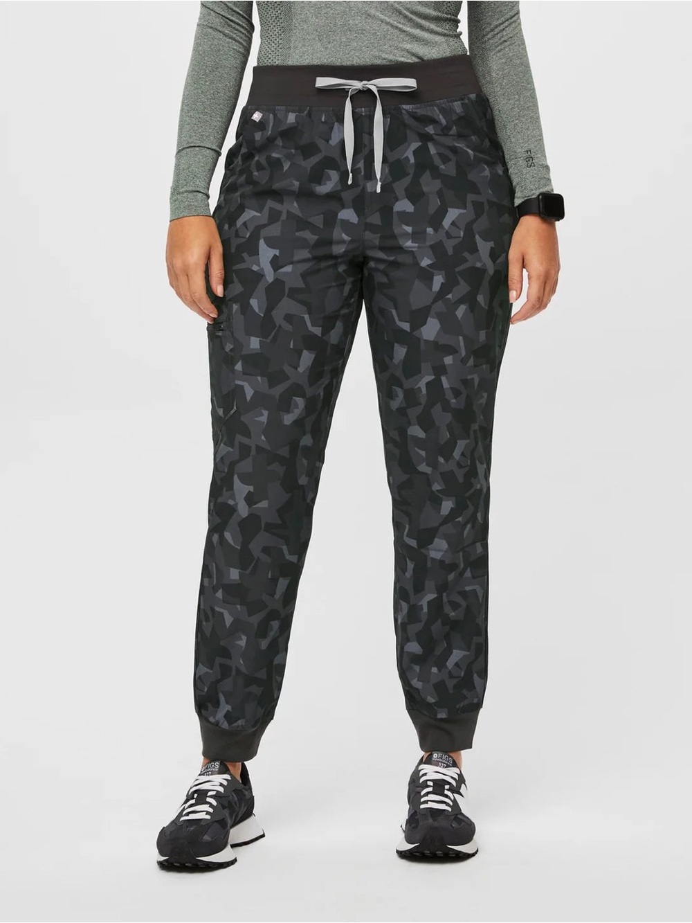 FIGS Zamora FREEx Jogger Scrub Pants Bonsai Camo Women’s Size XL Medical Nurse